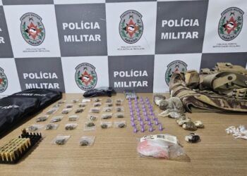 Policia prende suspeito de trafico com traje militar no Jardim Veneza, em JP