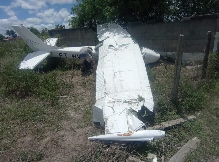 Avião cai no Distrito de São José da Mata, em Campina Grande