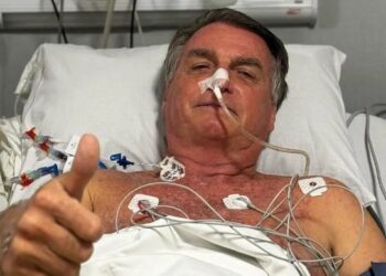 Bolsonaro posta foto em hospital do Rio Grande do Norte e diz que não tem necessidade de cirurgia