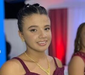 Adolescente morre após sofrer descarga elétrica ao retirar celular da tomada