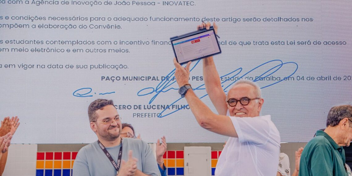 Prefeito Cícero Lucena encaminha à Câmara projeto que cria o Programa Pé-de-Meia Municipal