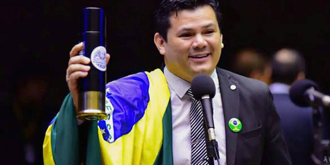 AGU pede investigação de deputado por declarações contra Lula