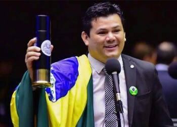 AGU pede investigação de deputado por declarações contra Lula