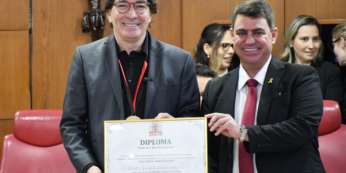 Sessão solene entrega Título de Cidadão Pessoense a Jânio Diniz