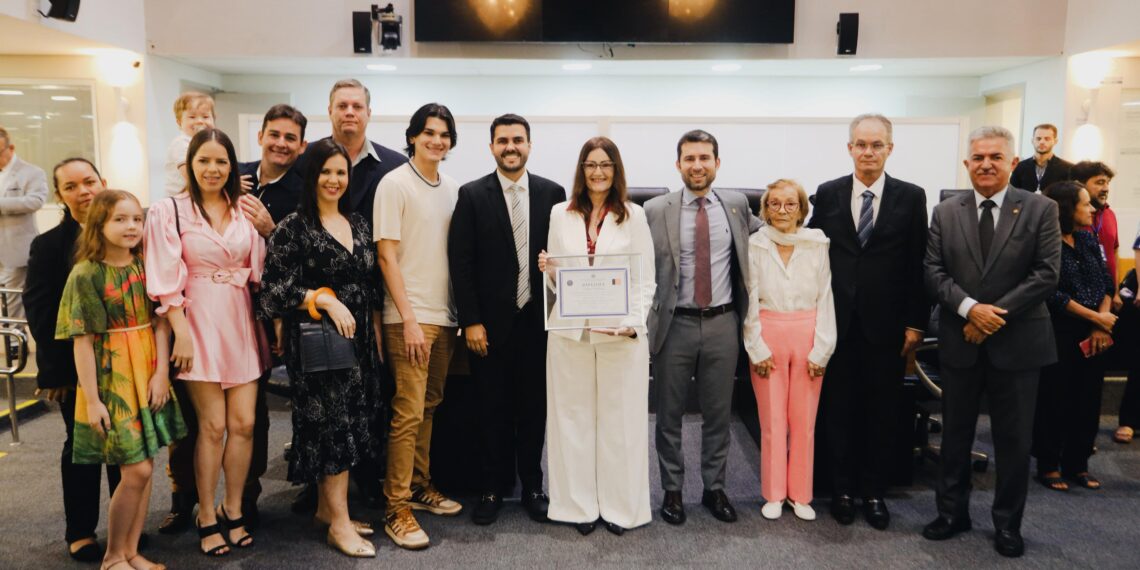 ALPB concede cidadania paraibana à juíza federal Cristina Garcez