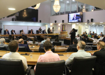 ALPB homenageia Adriano Dantas e Cláudia Cabral com Cidadania Paraibana e Medalha Epitácio Pessoa