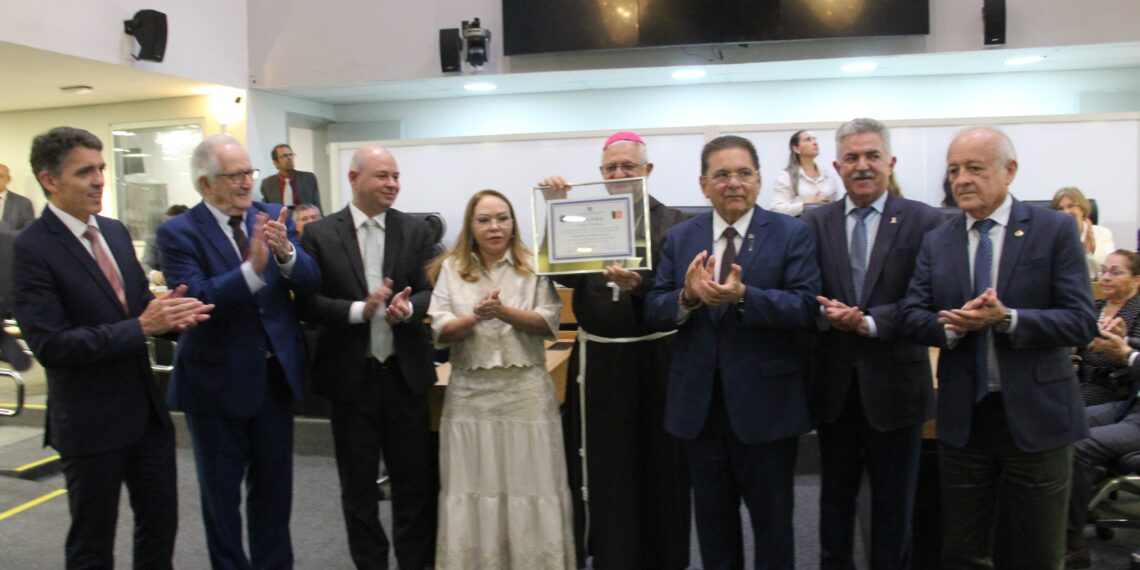 ALPB concede título de cidadão paraibano ao arcebispo Dom Delson