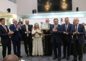 ALPB concede título de cidadão paraibano ao arcebispo Dom Delson