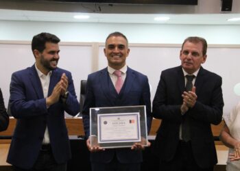 ALPB concede cidadania paraibana ao economista Leonardo Bichara Rocha