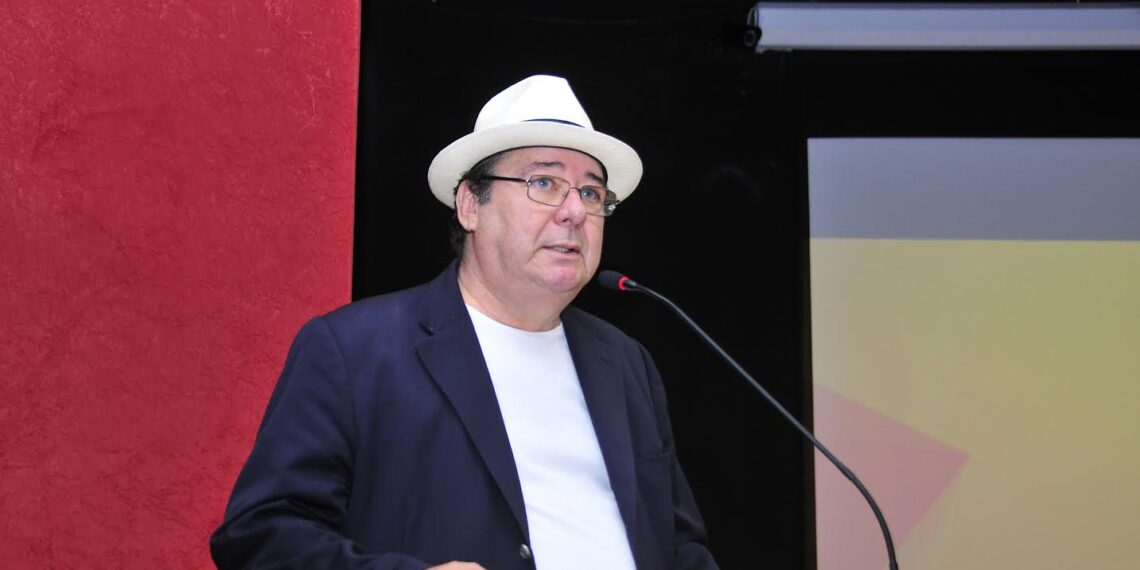 Após TCE anunciar morte de Arthur Cunha Lima, família diz que ele está vivo na UTI