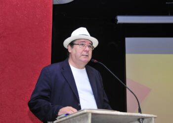 Após TCE anunciar morte de Arthur Cunha Lima, família diz que ele está vivo na UTI