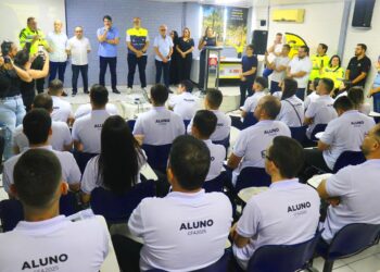 Cícero Lucena e Leo Bezerra abrem formação de novos agentes de mobilidade com anúncio de bolsa para participantes