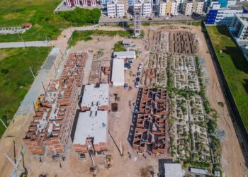 Cícero Lucena vistoria construção do Residencial Dubai e projeta entrega para março do próximo ano