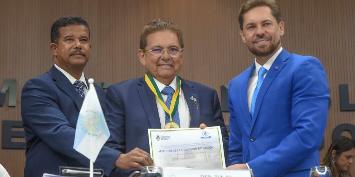 Adriano Galdino recebe a maior honraria da Assembleia Legislativa de Goiás
