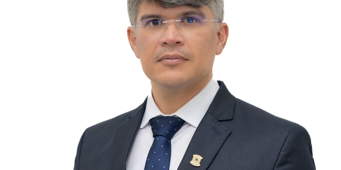 Vereador Alysson Gomes apresenta Moção de Aplausos à conselheira Alanna Galdino na Câmara de Santa Rita