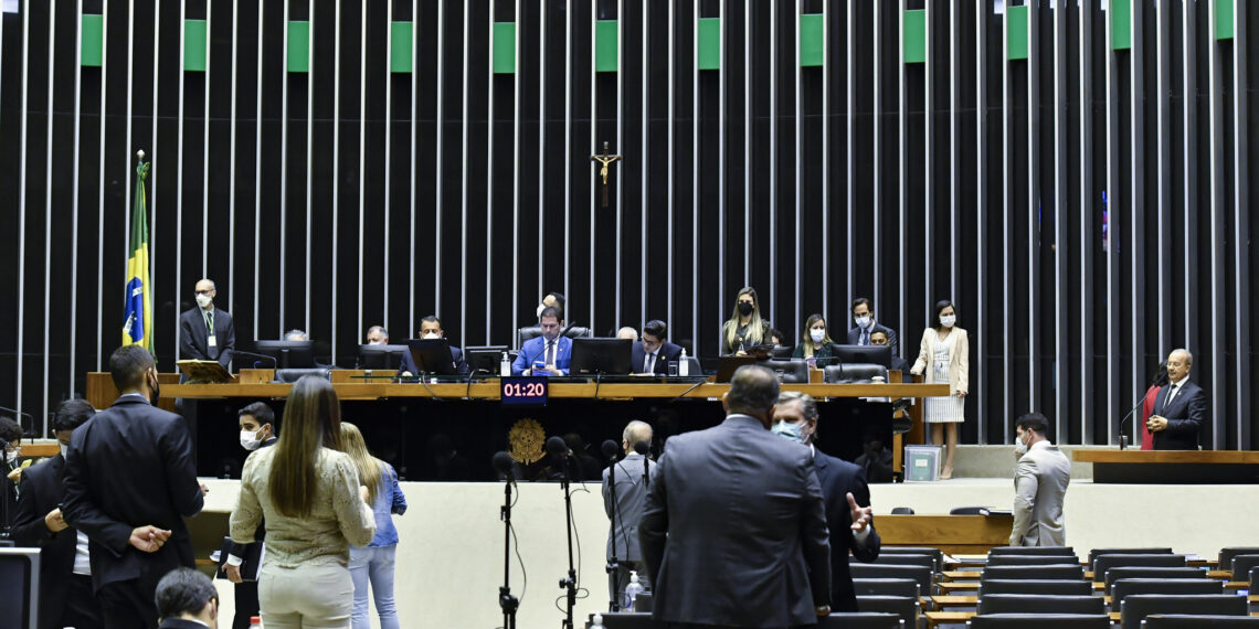 Plenário pode votar nesta terça-feira proposta de alteração no número de deputados federais