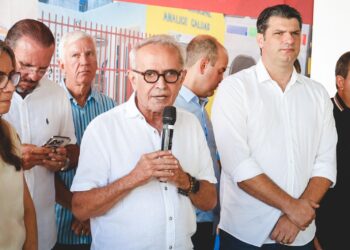 Cícero Lucena autoriza construção de quadra poliesportiva na Escola Santos Dumont, no Varadouro