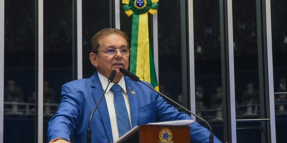 Adriano Galdino cobra justiça orçamentária ao Nordeste durante homenagem a Epitácio Pessoa no Senado