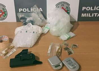 Rastreamento de celular roubado leva a apreensão de drogas e munições no bairro das Indústrias