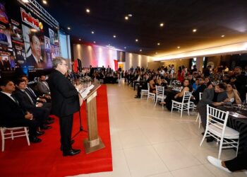 João Azevêdo prestigia homenagem aos “100 Maiores Contribuintes de ICMS da Paraíba”