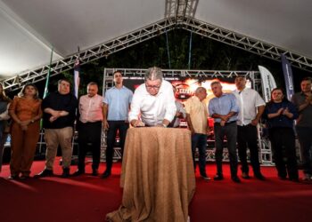 João Azevêdo assina decreto que reduz ICMS sobre venda de máquinas agrícolas pesadas na Paraíba