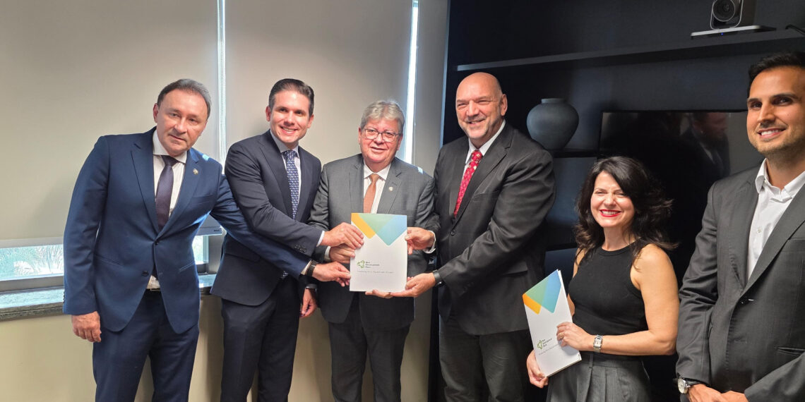 João assina contrato com o Brics para investimentos de R$ 430 milhões na Paraíba