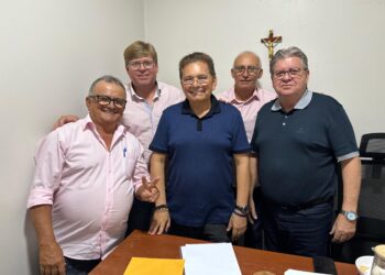 Adriano e João Azevêdo recebem prefeitos e lideranças em Pocinhos para discutir obras e ações do ODE