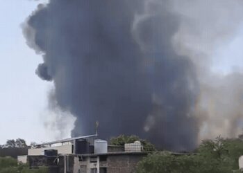 Avião cai durante decolagem na Índia com 242 passageiros a bordo