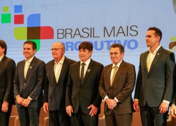Lucas Ribeiro exalta gestão de João Azevêdo e reforça aliança com governo federal em evento da indústria na Paraíba