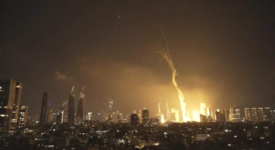 Irã lança terceira onda de ataques contra Israel