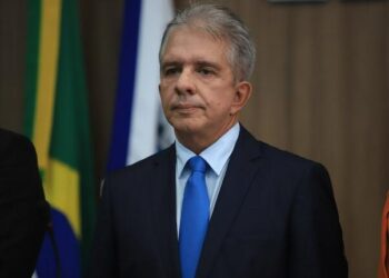 Nabor quer o Senado enquanto Patos afunda na lama