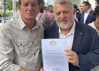 Sérgio Nóbrega entrega projetos ao presidente da CEF, Carlos Vieira, visando consolidar propostas relevantes à cultura