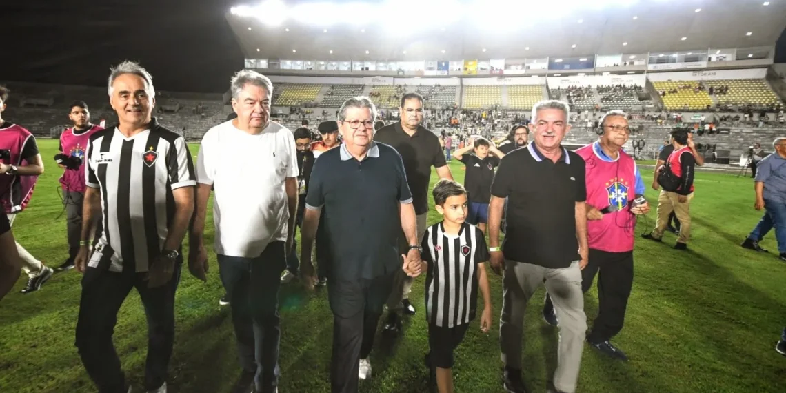 Deputado João Gonçalves participa da inauguração do sistema de iluminação de LED do estádio Almeidão em João Pessoa