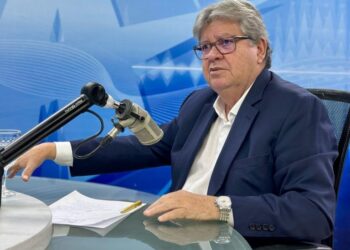 Governador descarta rompimento na base aliada e diz que pesquisa não será critério para escolha do candidato