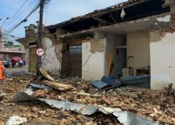 Após desabamento parcial, Defesa Civil interdita prédio no Centro de João Pessoa