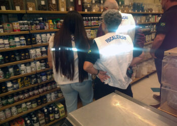 Em operação conjunta com o MPPB e a Sefaz/PB, Agevisa interdita fábrica e lojas de suplementos alimentares em JP e CG