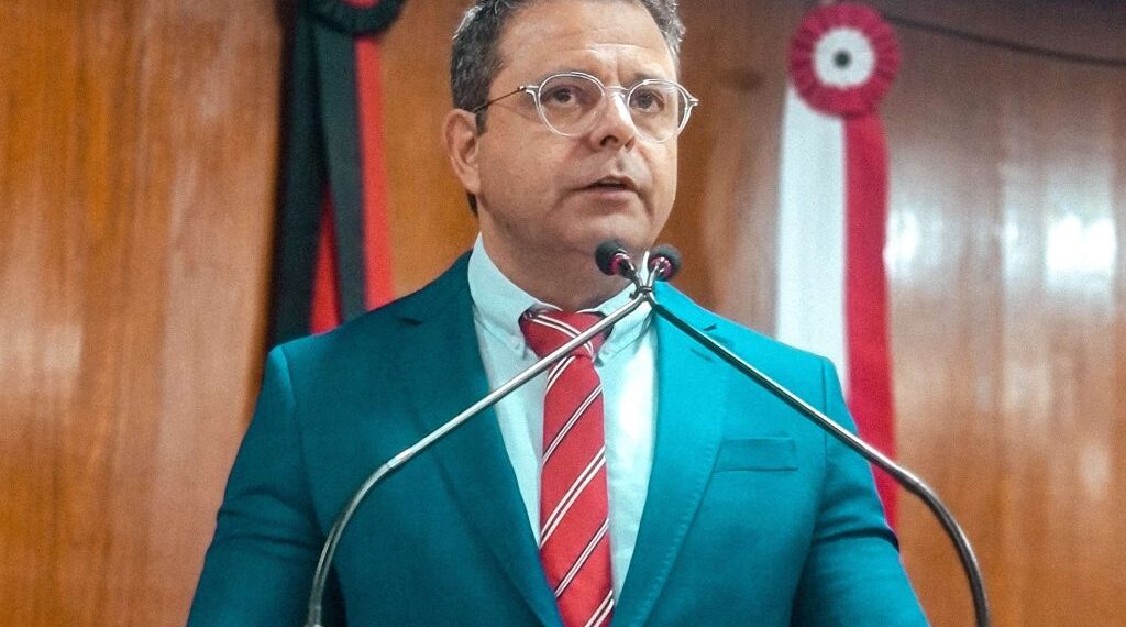 Secretário da Sedurb anuncia novo edital de chamamento para cadastrar ambulantes da orla