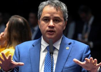 Efraim diz que Lucas não poderá ser candidato a governador da federação se tiver no palanque de Lula