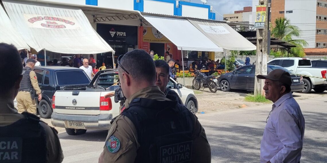 Morre homem baleado em ataque a tiros em Intermares; um ferido teve alta e outro segue internado