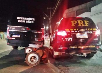 PRF apreende 2 kg de cocaína escondida em caixa de som de carro em Campina Grande