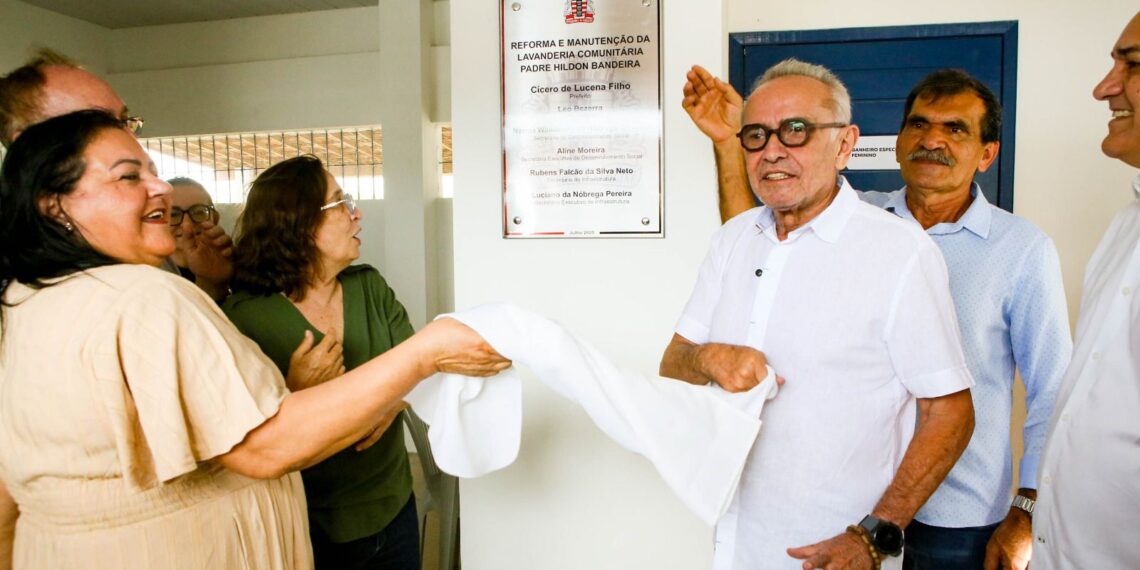 Cícero Lucena entrega Lavanderia Comunitária requalificada no bairro da Torre