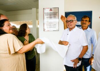 Cícero Lucena entrega Lavanderia Comunitária requalificada no bairro da Torre