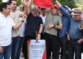 João Azevêdo entrega mais de R$ 80 milhões em obras no Sertão