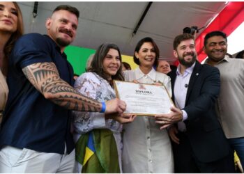 Michelle Bolsonaro recebe título de cidadã pessoense e reforça apoio a candidatura de Efraim Filho ao governo da Paraíba