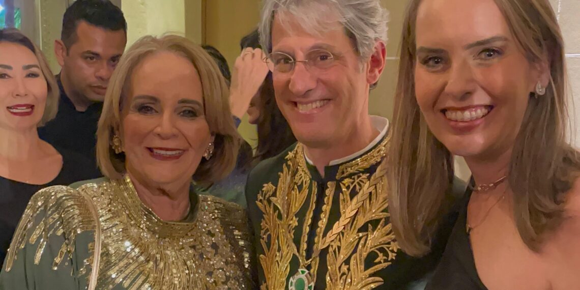 Paraibana Nevita Luna prestigia solenidade de posse do advogado Castro Neves na Academia Brasileira de Letras