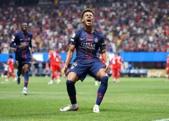 Com dois jogadores expulsos, PSG vence o Bayern e avança para semifinal