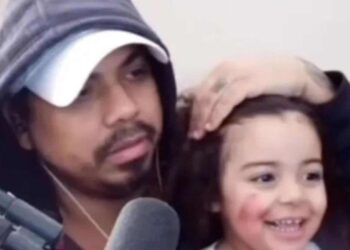 Filha de influenciador morre afogada enquanto ele fazia live
