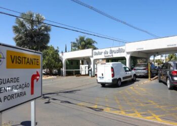 Moraes manda vistoriar carros e área externa da casa de Bolsonaro