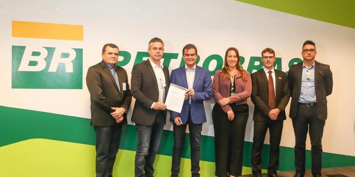 Mersinho Lucena participa de reunião na Petrobras e defende retomada das atividades no Porto de Cabedelo