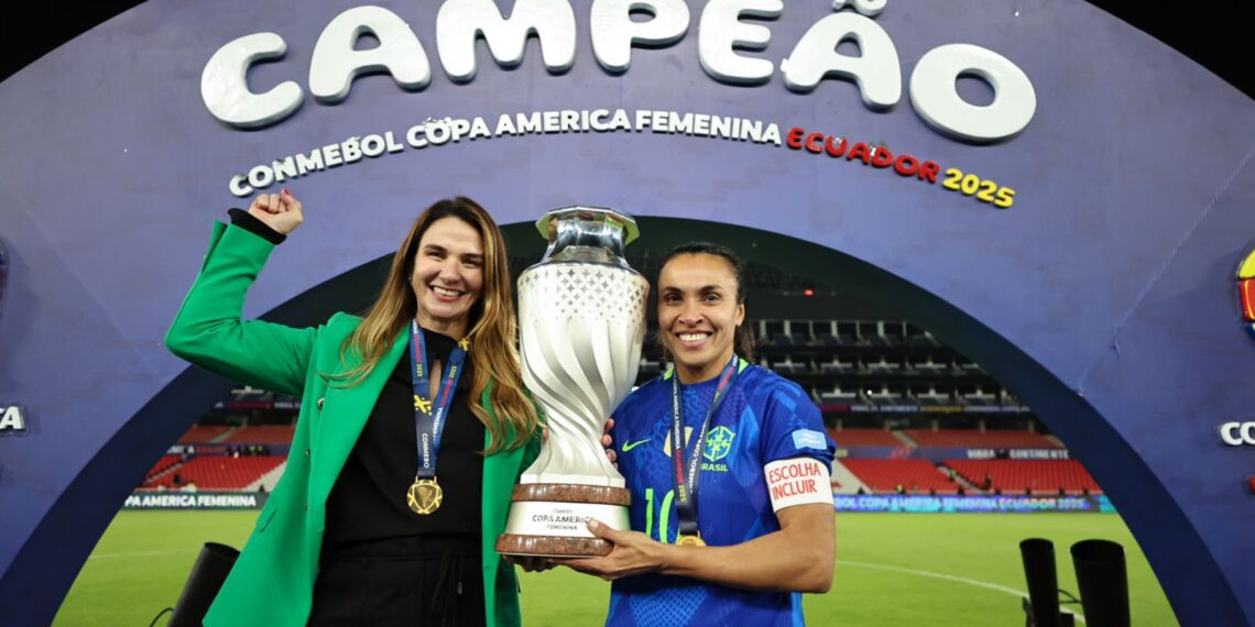 Michelle Ramalho celebra título da Seleção Brasileira Feminina na Copa América em final histórica contra a Colômbia
